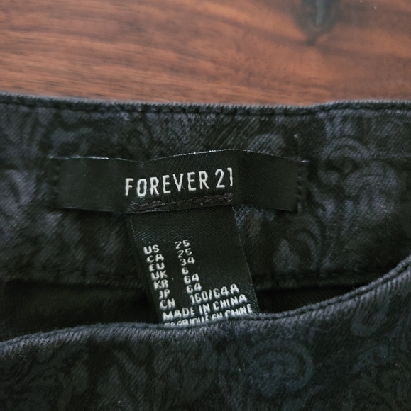 Forever 21 baroque-patterned shorts (EUC) - Picture 4 of 6